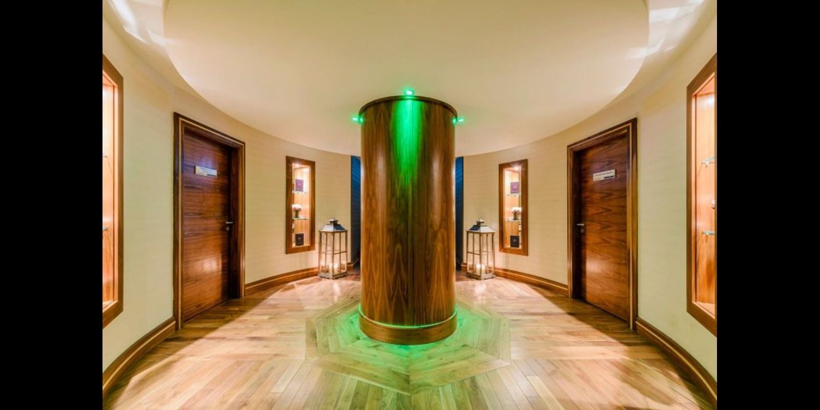 Hall 1 1600x800